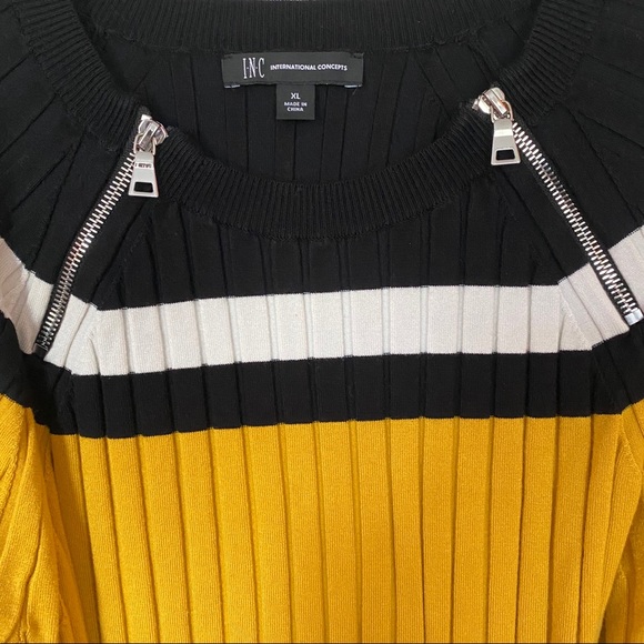 Multi colored fitted sweater with zipper✨ - Picture 2 of 2